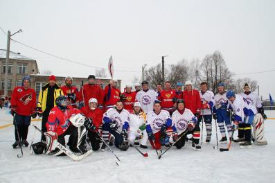 В Наволоках открыта новая хоккейная площадка